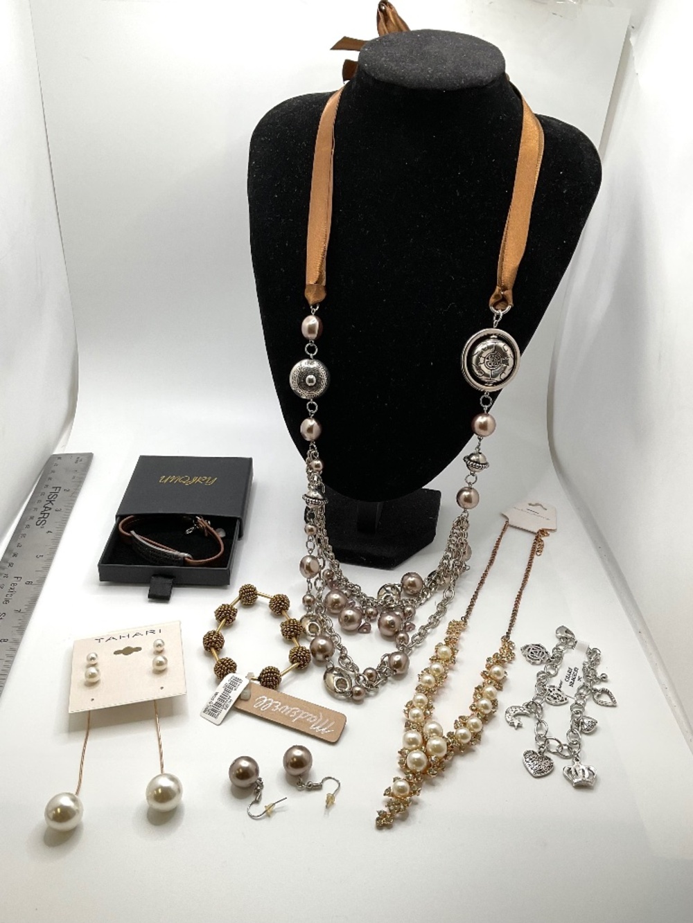 Costume jewelry 8 pieces
